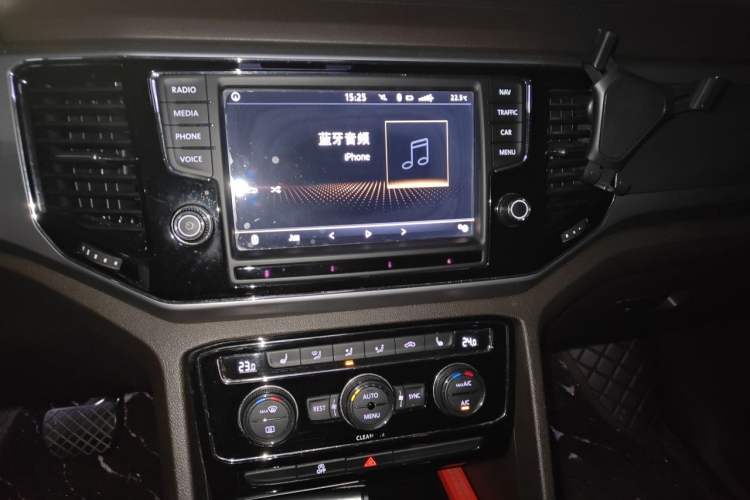 Used Volkswagen Teramont 2017 330TSI Two-Wheel-Drive Luxury Edition Audio And AC Panel