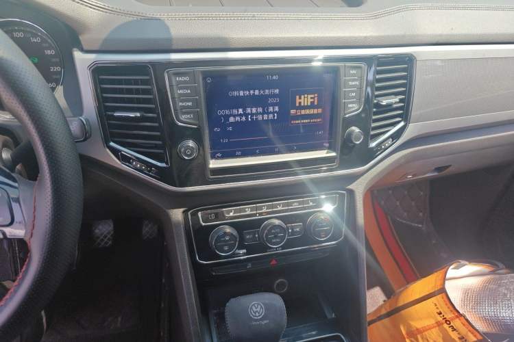 Used Volkswagen Teramont 2017 330TSI Two-Wheel-Drive Luxury Edition Audio And AC Panel
