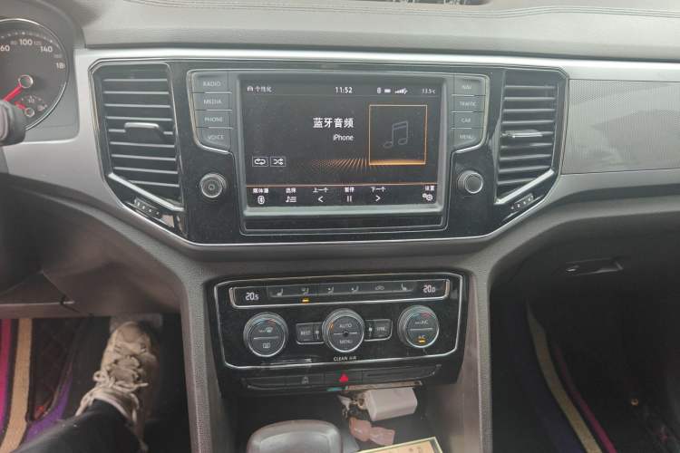 Used Volkswagen Teramont 2017 380TSI Four-Wheel Drive Luxury Edition Audio And AC Panel