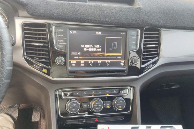 Used Volkswagen Teramont 2017 330TSI Two-Wheel-Drive Luxury Edition Audio And AC Panel