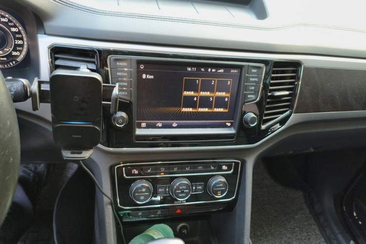 Used Volkswagen Teramont 2017 330TSI Two-Wheel-Drive Flagship Edition Audio And AC Panel
