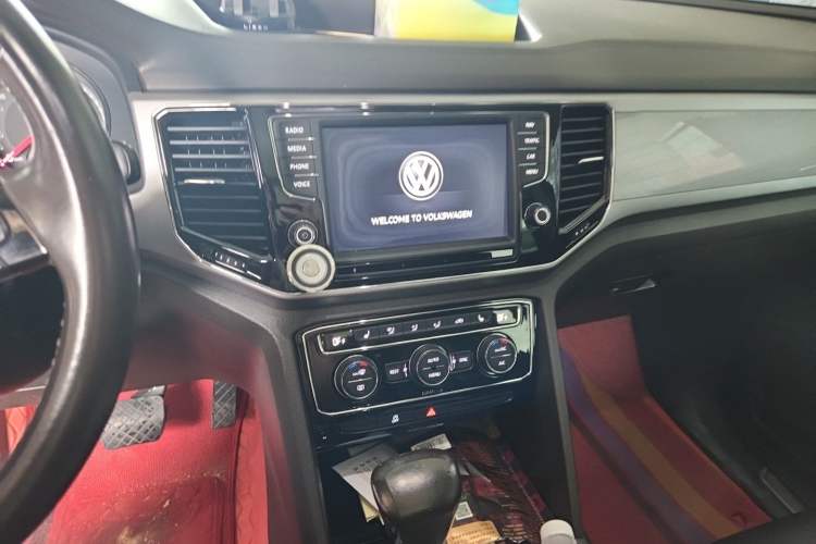 Used Volkswagen Teramont 2017 380TSI Four-Wheel Drive Luxury Edition Audio And AC Panel