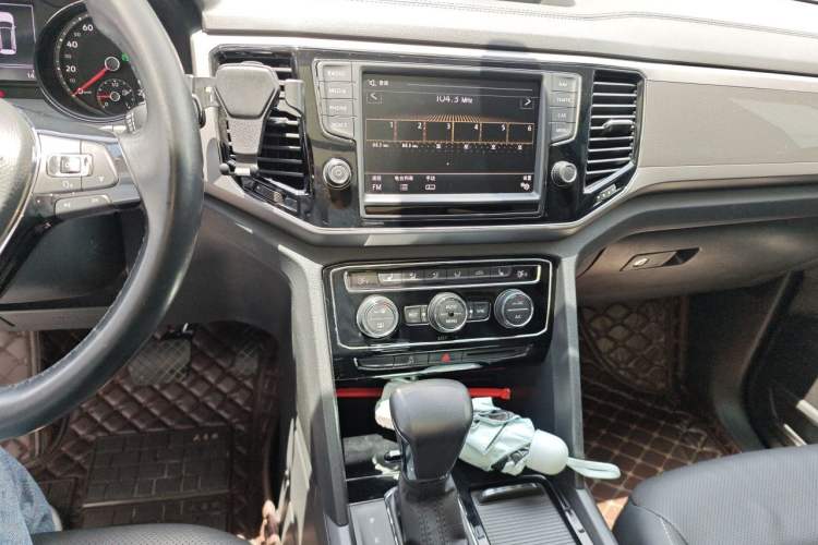 Used Volkswagen Teramont 2017 380TSI Four-Wheel Drive Luxury Edition Audio And AC Panel
