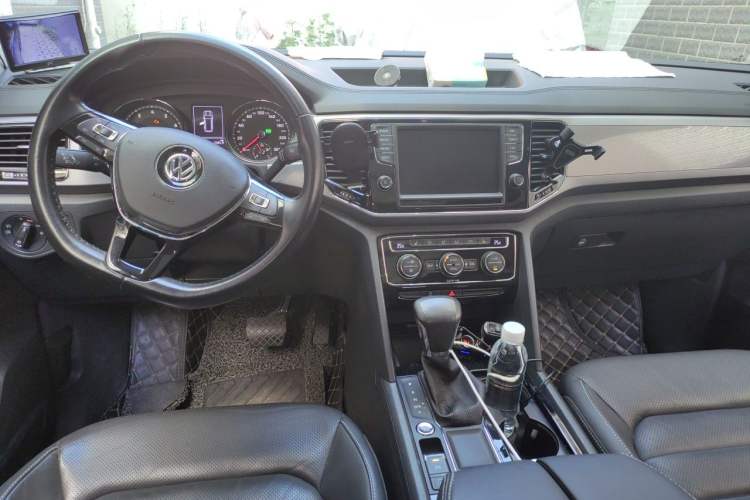 Used Volkswagen Teramont 2017 330TSI Two-Wheel-Drive Luxury Edition Center Console