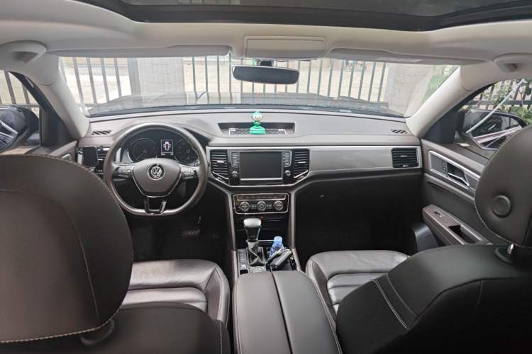 Used Volkswagen Teramont 2017 530 V6 Four-Wheel Drive Luxury Edition Center Console