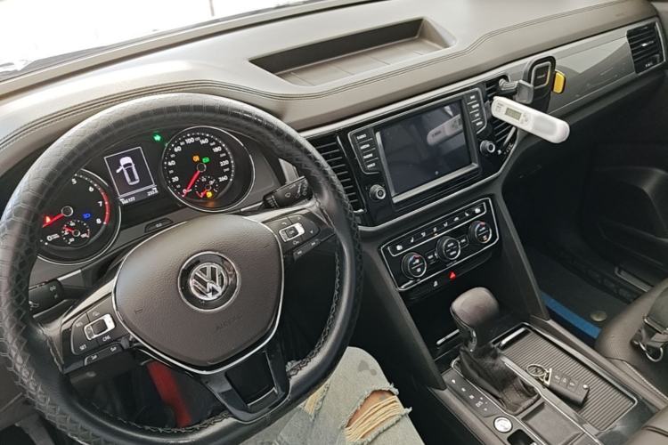 Used Volkswagen Teramont 2017 330TSI Two-Wheel-Drive Luxury Edition Center Console