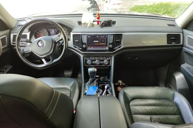 Used Volkswagen Teramont 2017 330TSI Two-Wheel-Drive Luxury Edition Center Console