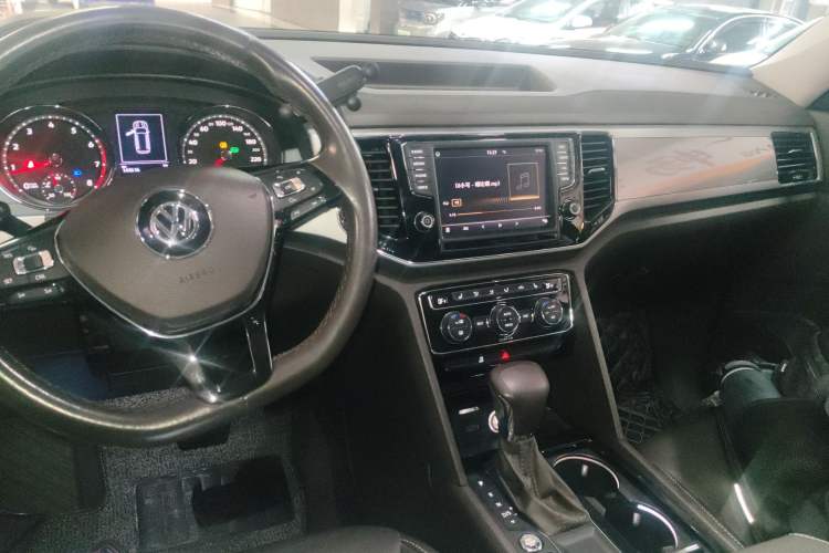 Used Volkswagen Teramont 2017 330TSI Two-Wheel-Drive Luxury Edition Center Console