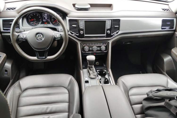 Used Volkswagen Teramont 2017 330TSI Two-Wheel-Drive Luxury Edition Center Console