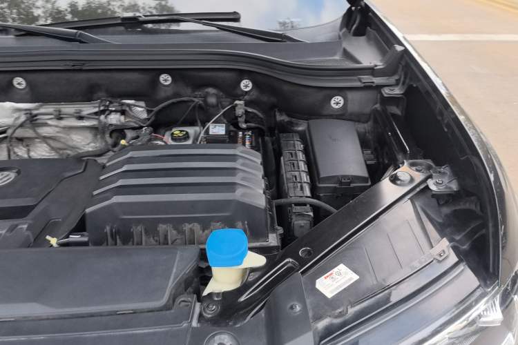 Used Volkswagen Teramont 2017 330TSI Two-Wheel-Drive Luxury Edition Engine Bay Left