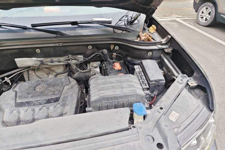 Used Volkswagen Teramont 2017 330TSI Two-Wheel-Drive Luxury Edition Engine Bay Left