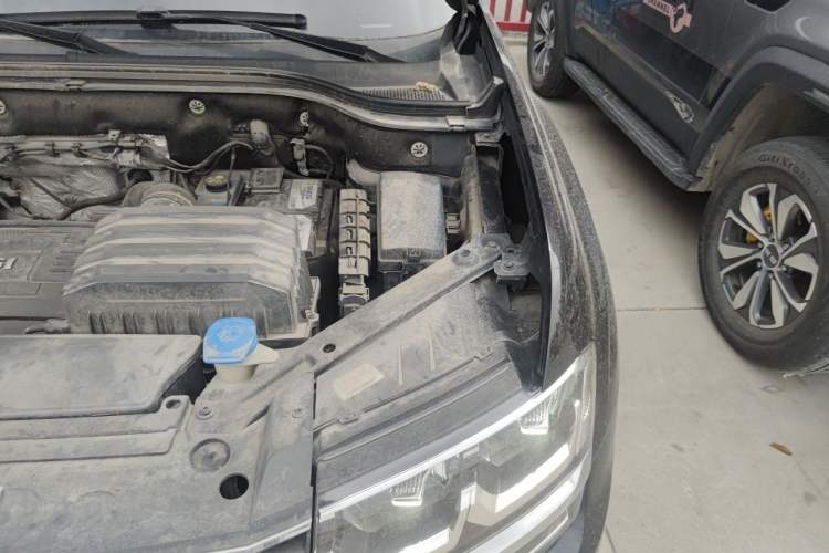 Used Volkswagen Teramont 2017 380TSI Four-Wheel Drive Luxury Edition Engine Bay Left
