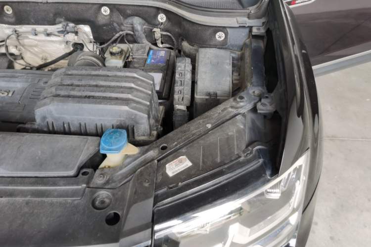 Used Volkswagen Teramont 2017 380TSI Four-Wheel Drive Luxury Edition Engine Bay Left