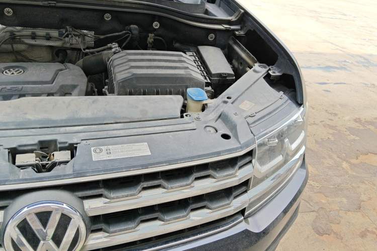 Used Volkswagen Teramont 2017 330TSI Two-Wheel-Drive Luxury Edition Engine Bay Left