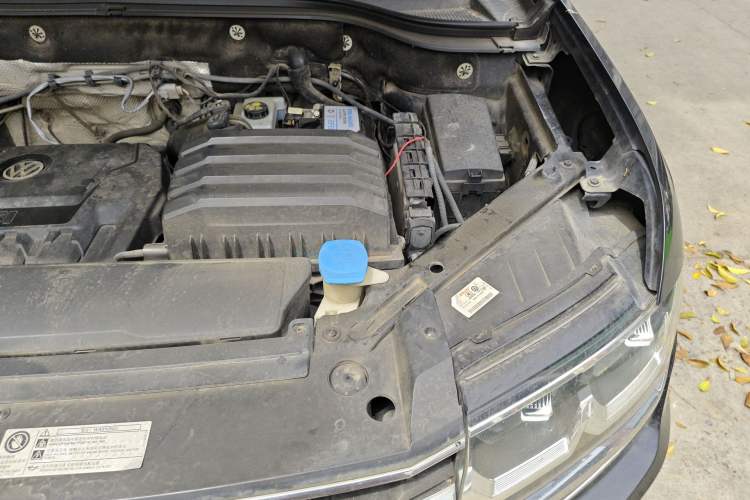 Used Volkswagen Teramont 2017 330TSI Two-Wheel-Drive Luxury Edition Engine Bay Left
