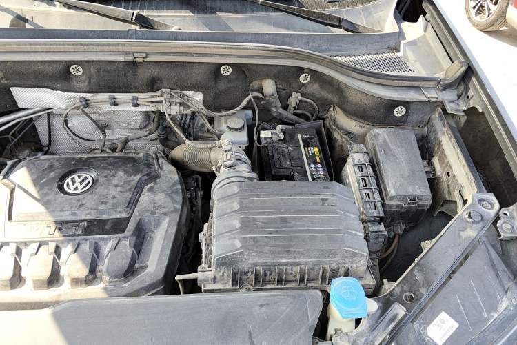 Used Volkswagen Teramont 2017 330TSI Two-Wheel-Drive Luxury Edition Engine Bay Left