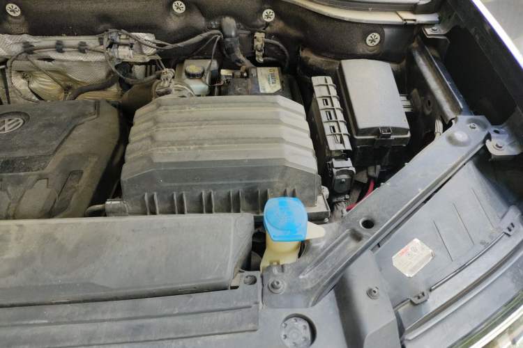 Used Volkswagen Teramont 2017 330TSI Two-Wheel-Drive Luxury Edition Engine Bay Left