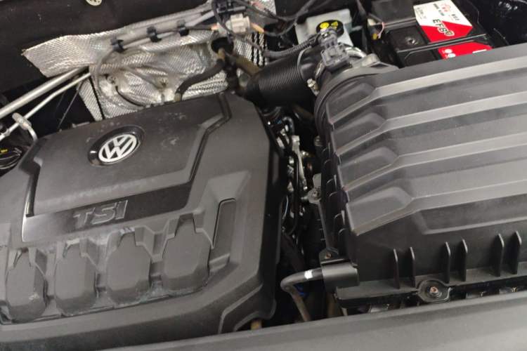 Used Volkswagen Teramont 2017 330TSI Two-Wheel-Drive Luxury Edition Engine Bay Left