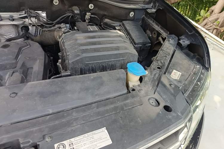 Used Volkswagen Teramont 2017 330TSI Two-Wheel-Drive Luxury Edition Engine Bay Left