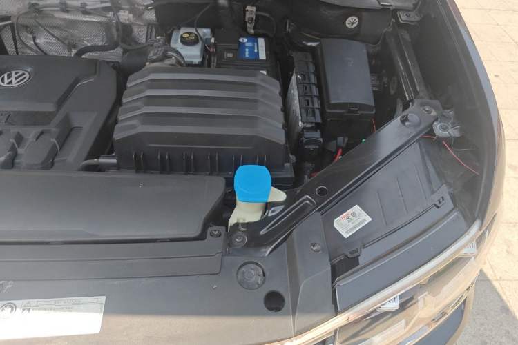 Used Volkswagen Teramont 2017 330TSI Two-Wheel-Drive Luxury Edition Engine Bay Left