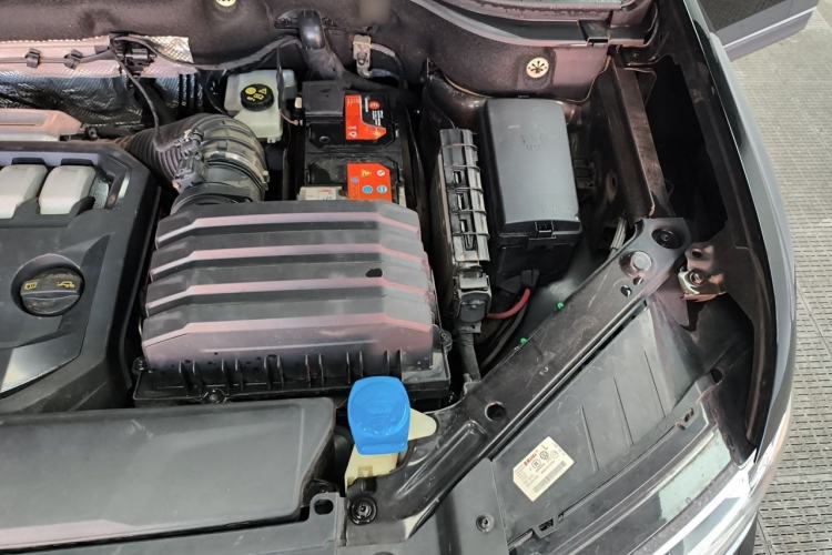 Used Volkswagen Teramont 2017 530 V6 Four-Wheel Drive Luxury Edition Engine Bay Left