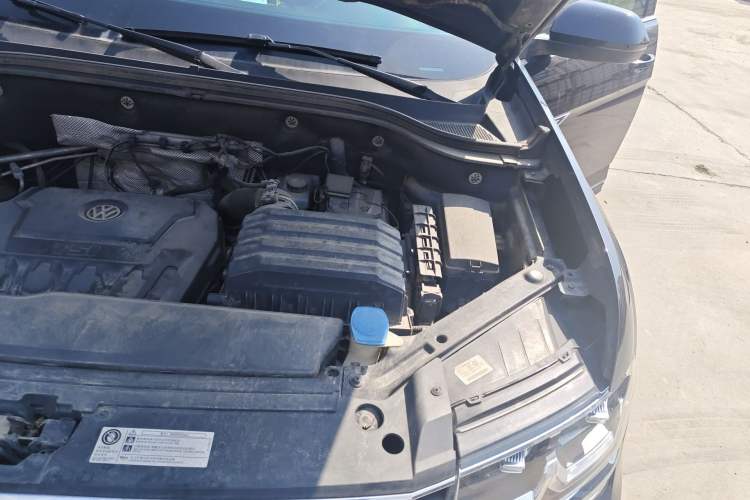 Used Volkswagen Teramont 2017 330TSI Two-Wheel-Drive Luxury Edition Engine Bay Left