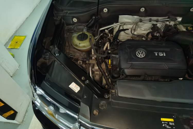 Used Volkswagen Teramont 2017 380TSI Four-Wheel Drive Luxury Edition Engine Bay Right