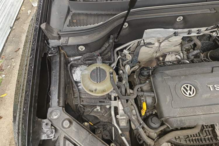 Used Volkswagen Teramont 2017 330TSI Two-Wheel-Drive Luxury Edition Engine Bay Right