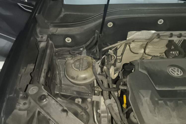 Used Volkswagen Teramont 2017 330TSI Two-Wheel-Drive Luxury Edition Engine Bay Right