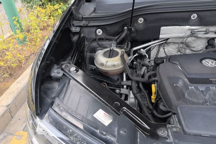 Used Volkswagen Teramont 2017 330TSI Two-Wheel-Drive Luxury Edition Engine Bay Right