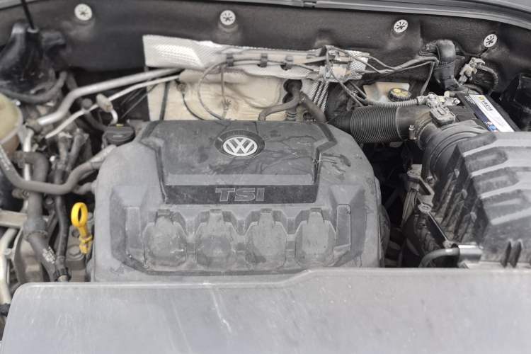 Used Volkswagen Teramont 2017 330TSI Two-Wheel-Drive Luxury Edition Engine Bay Right