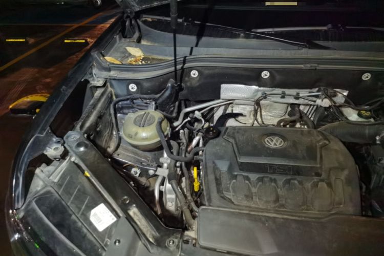 Used Volkswagen Teramont 2017 330TSI Two-Wheel-Drive Flagship Edition Engine Bay Right