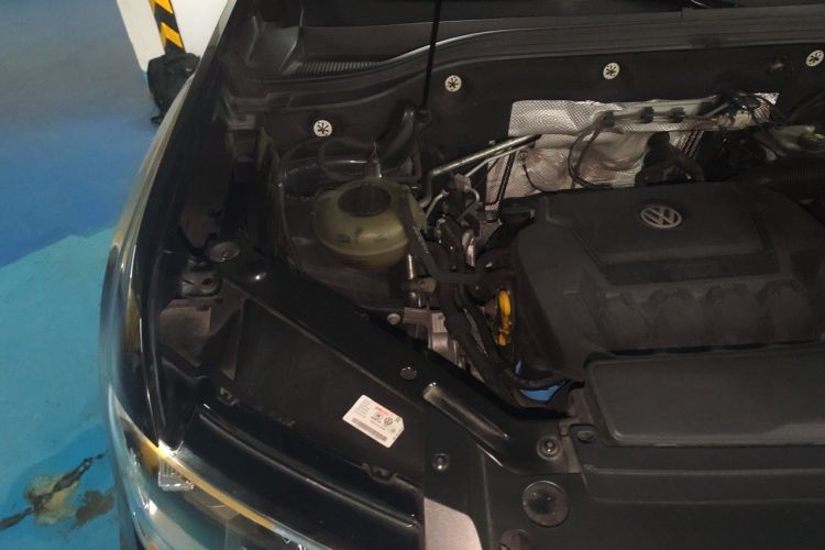 Used Volkswagen Teramont 2017 330TSI Two-Wheel-Drive Luxury Edition Engine Bay Right