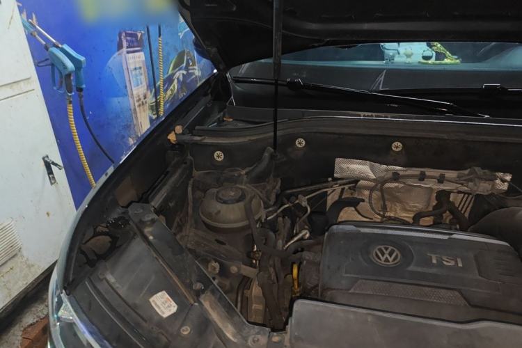 Used Volkswagen Teramont 2017 380TSI Four-Wheel Drive Luxury Edition Engine Bay Right