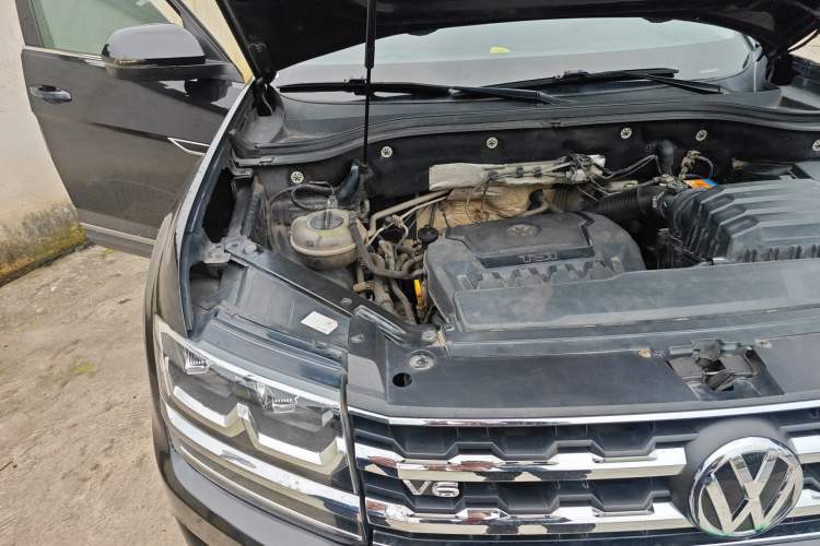 Used Volkswagen Teramont 2017 330TSI Two-Wheel-Drive Luxury Edition Engine Bay Right