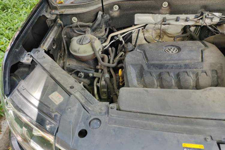 Used Volkswagen Teramont 2017 330TSI Two-Wheel-Drive Luxury Edition Engine Bay Right