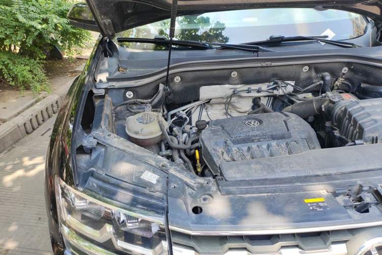 Used Volkswagen Teramont 2017 330TSI Two-Wheel-Drive Luxury Edition Engine Bay Right