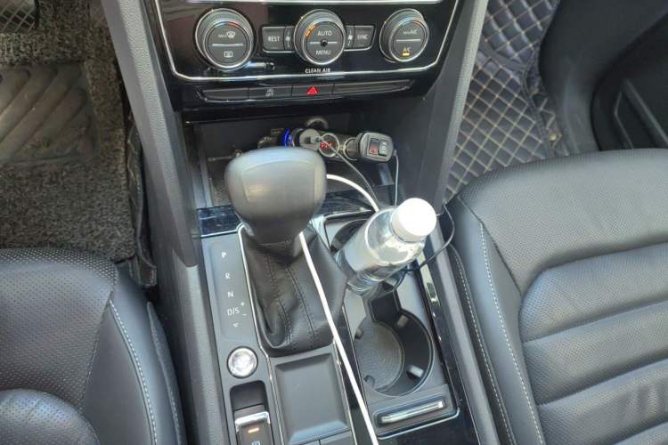 Used Volkswagen Teramont 2017 330TSI Two-Wheel-Drive Luxury Edition Gear Lever