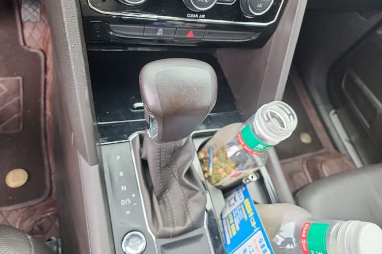 Used Volkswagen Teramont 2017 330TSI Two-Wheel-Drive Luxury Edition Gear Lever