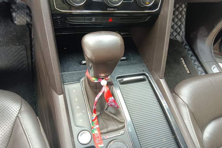 Used Volkswagen Teramont 2017 530 V6 Four-Wheel Drive Luxury Edition Gear Lever