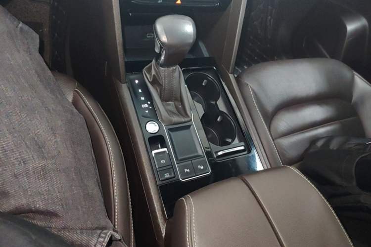 Used Volkswagen Teramont 2017 330TSI Two-Wheel-Drive Luxury Edition Gear Lever