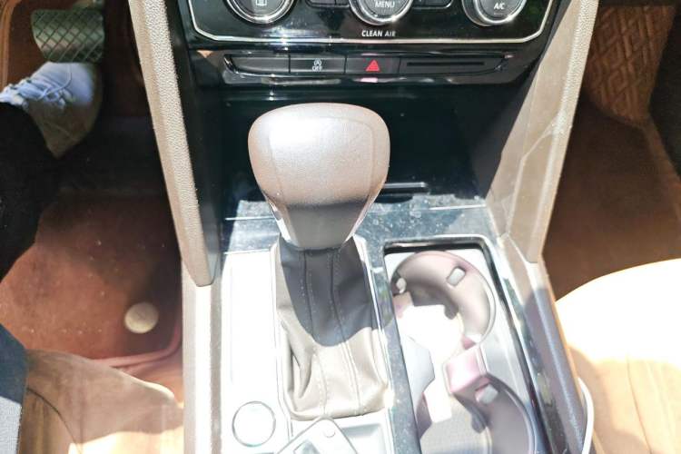 Used Volkswagen Teramont 2017 330TSI Two-Wheel-Drive Luxury Edition Gear Lever