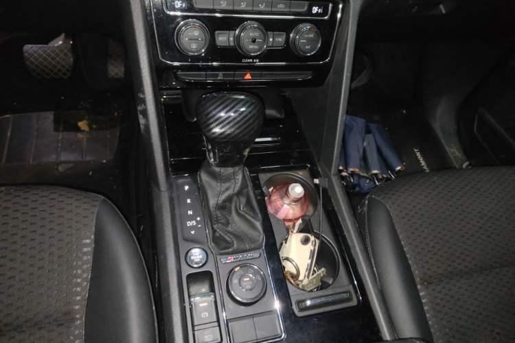 Used Volkswagen Teramont 2017 380TSI Four-Wheel Drive Comfort Edition Gear Lever