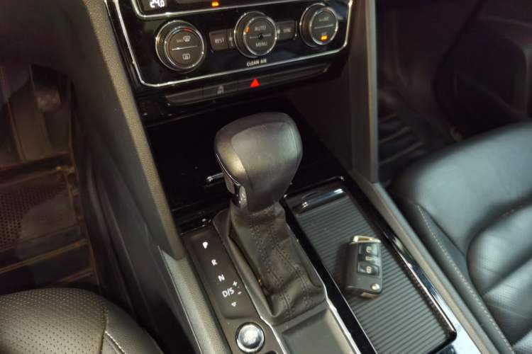 Used Volkswagen Teramont 2017 330TSI Two-Wheel-Drive Luxury Edition Gear Lever