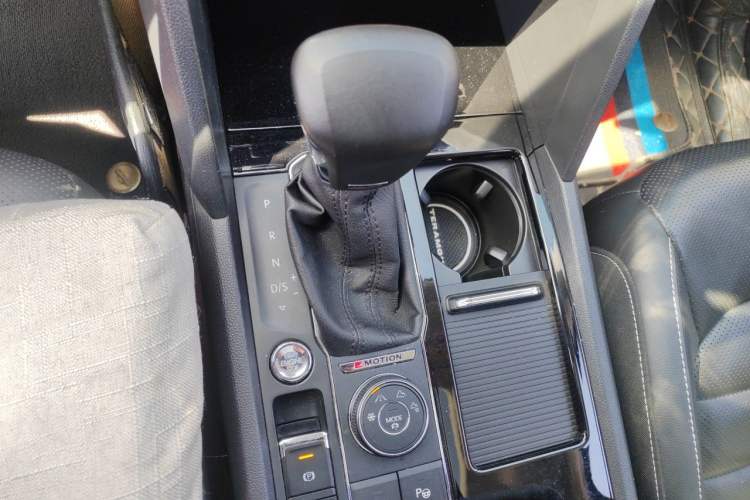 Used Volkswagen Teramont 2017 530 V6 Four-Wheel Drive Flagship Edition Gear Lever