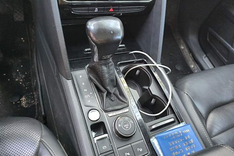 Used Volkswagen Teramont 2017 530 V6 Four-Wheel Drive Luxury Edition Gear Lever