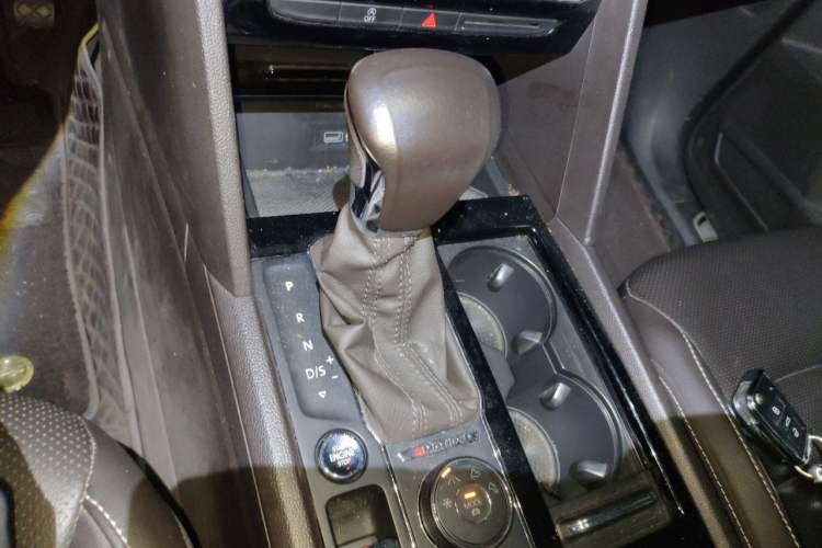 Used Volkswagen Teramont 2017 380TSI Four-Wheel Drive Luxury Edition Gear Lever