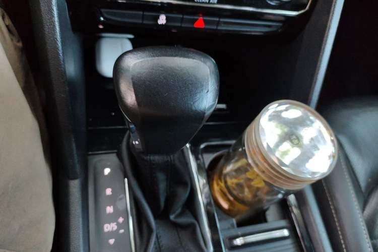 Used Volkswagen Teramont 2017 380TSI Four-Wheel Drive Luxury Edition Gear Lever