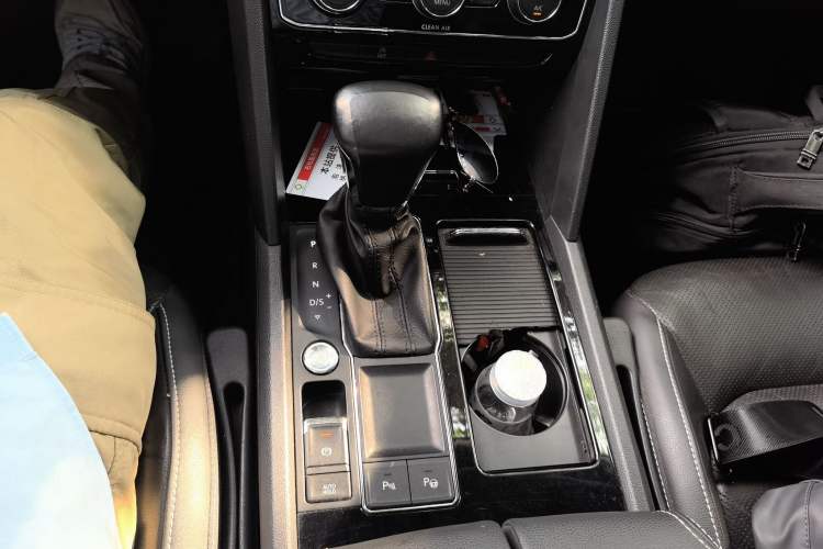 Used Volkswagen Teramont 2017 330TSI Two-Wheel-Drive Luxury Edition Gear Lever