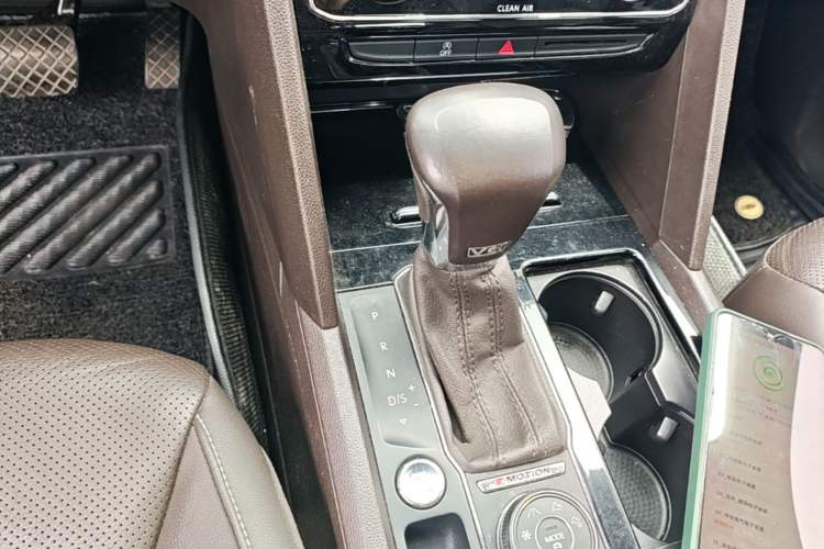 Used Volkswagen Teramont 2017 530 V6 Four-Wheel Drive Luxury Edition Gear Lever